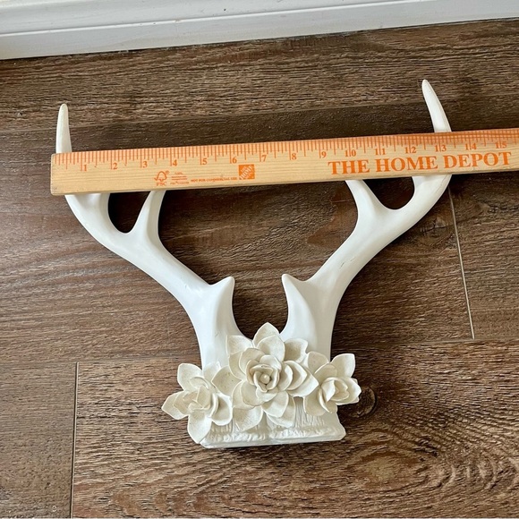 Elegant White Antler Sculpture with Floral Accent fake